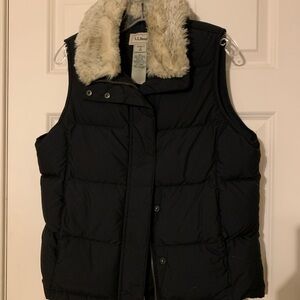 L.L. Bean Women's Black Vest with Cream Faux Fur Collar Size Small